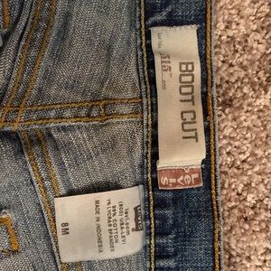 Worn in just right! Size 8M Levi’s 515 Boot Cut